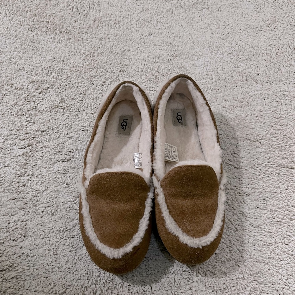 Uggs slippers